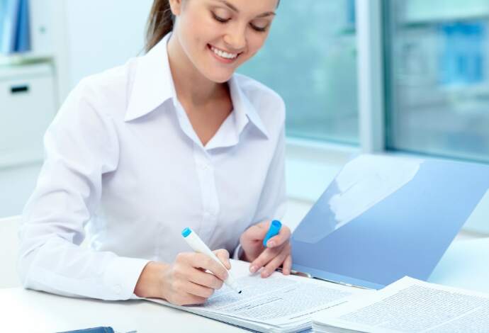 PT Operations Large Min | Business woman completing paperwork